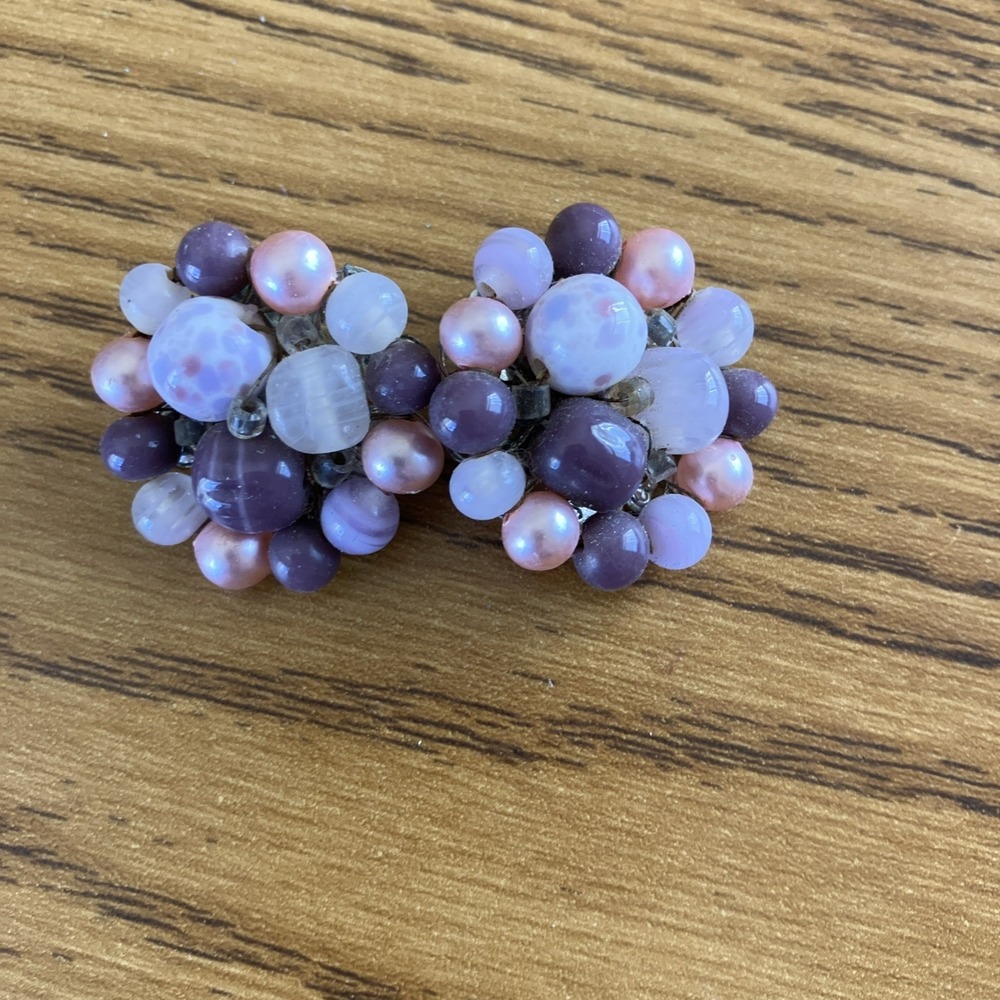 Vtg Round Purple Faux Pearl Cluster Glam retro Earrings‎ Japan 1" wide Clip on